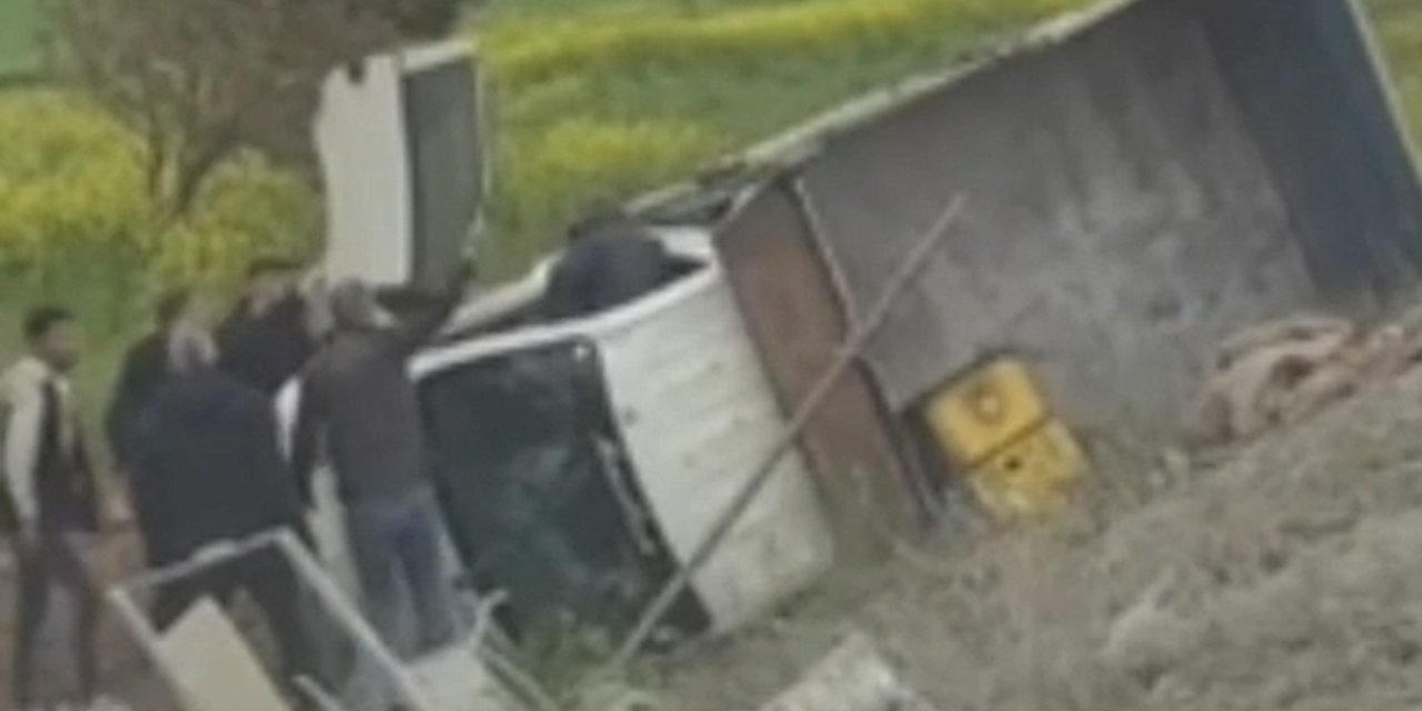 Şanlıurfa’da işçileri taşıyan kamyonet devrildi: 4 yaralı