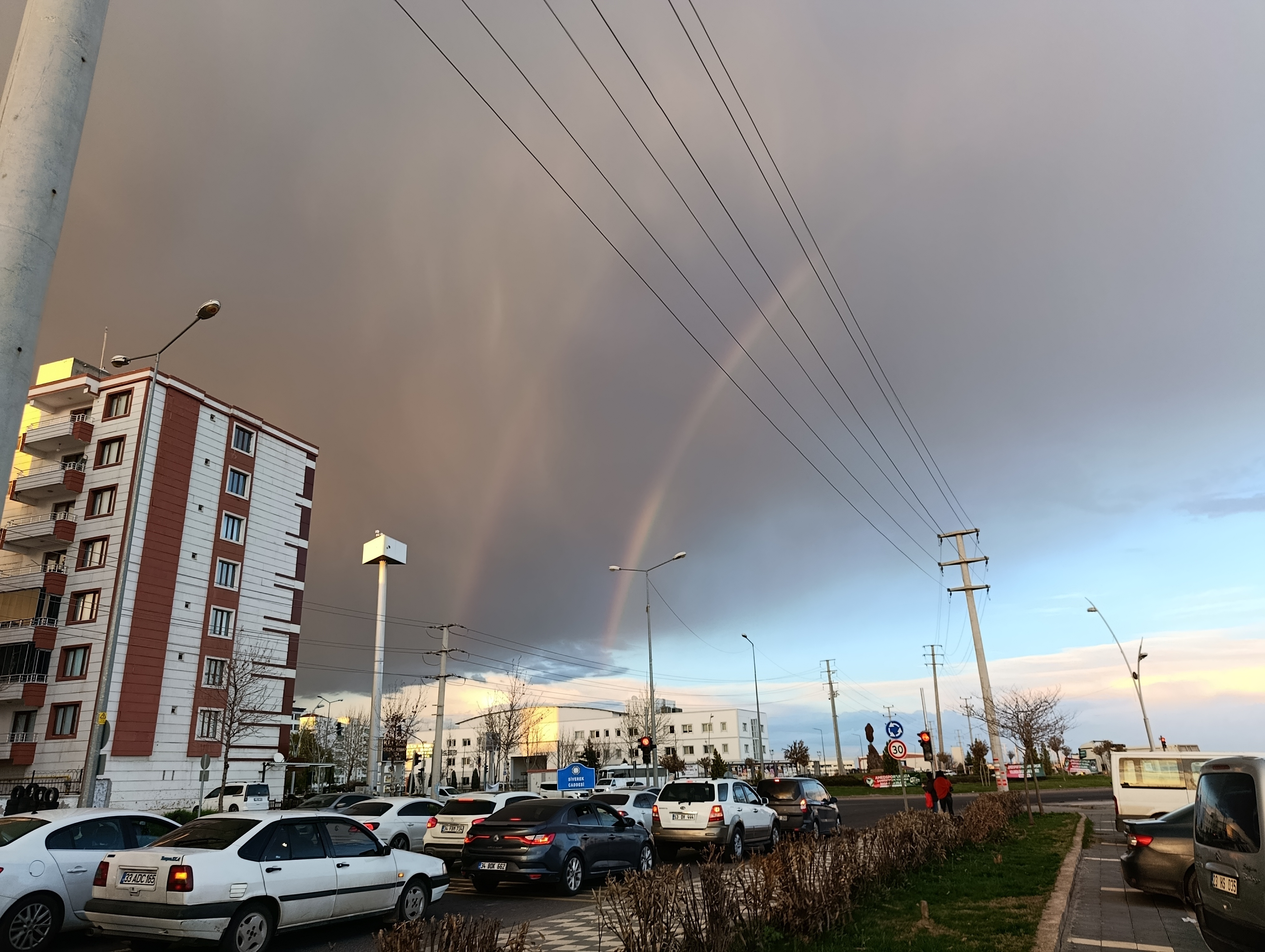 Li asîmanê Diyarbekirê keskesora cot a dîtbarî çêbû