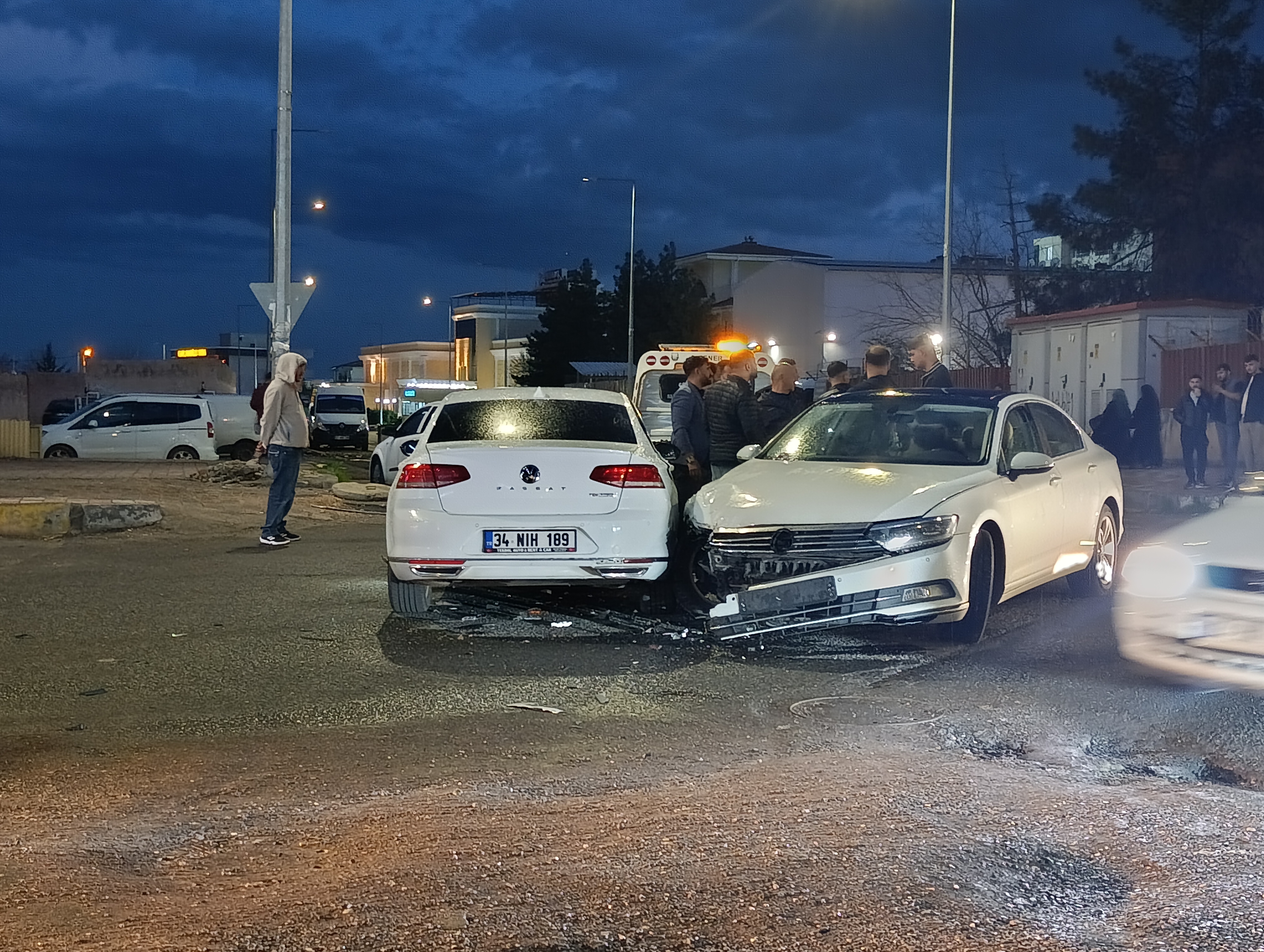 Li Diyarbekirê Du Otomobîl Li Hev Ketin