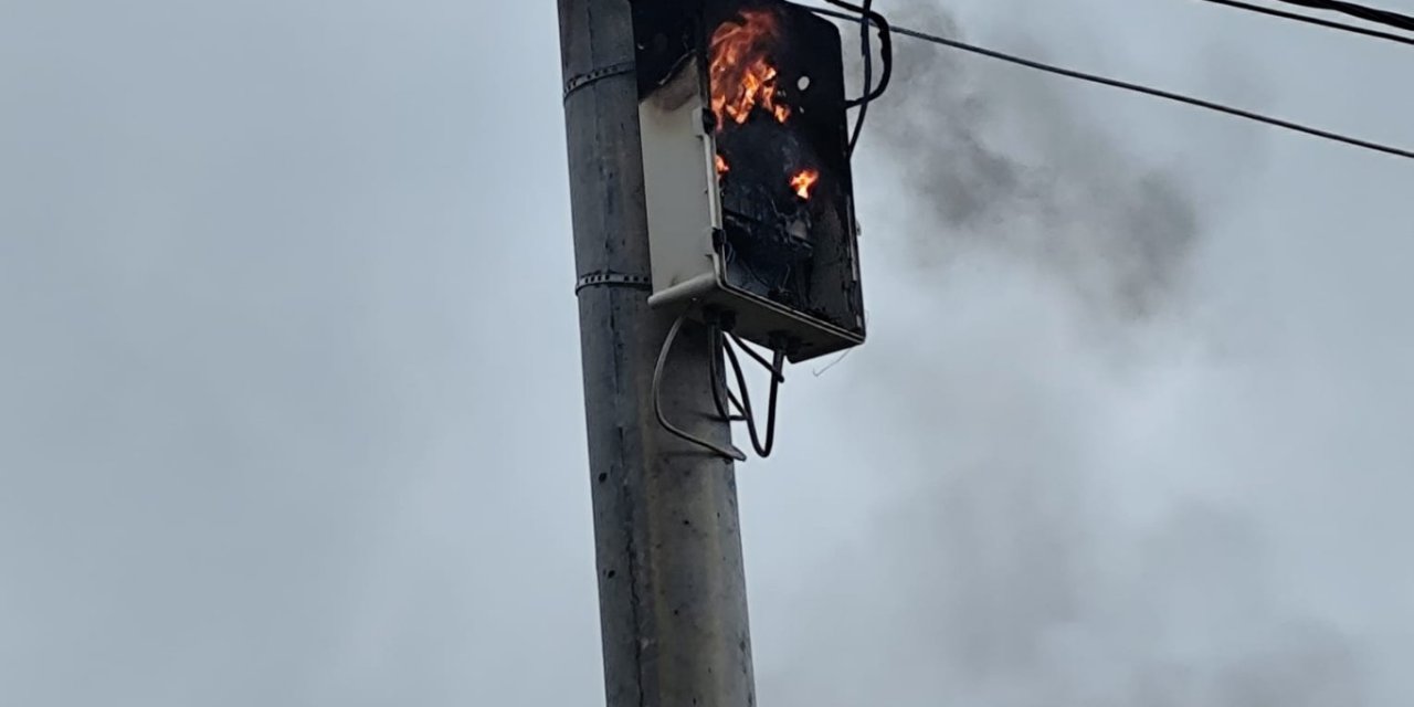 Mardin’de sağanak sırasında elektrik panosunda yangın