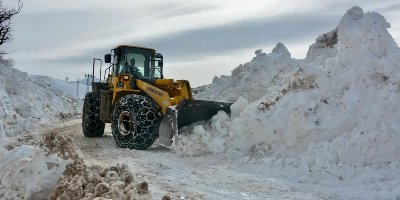 Doğu’da kış yeniden etkisini gösterdi: 82 yerleşim yerinin yolu kapandı