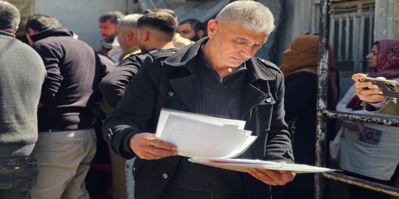 Krîza hemwelatîbûnê li Sûrîyeyê tê çareserkirin: Kurd piştî salan ji bo nasnameyê serlêdanê kirin