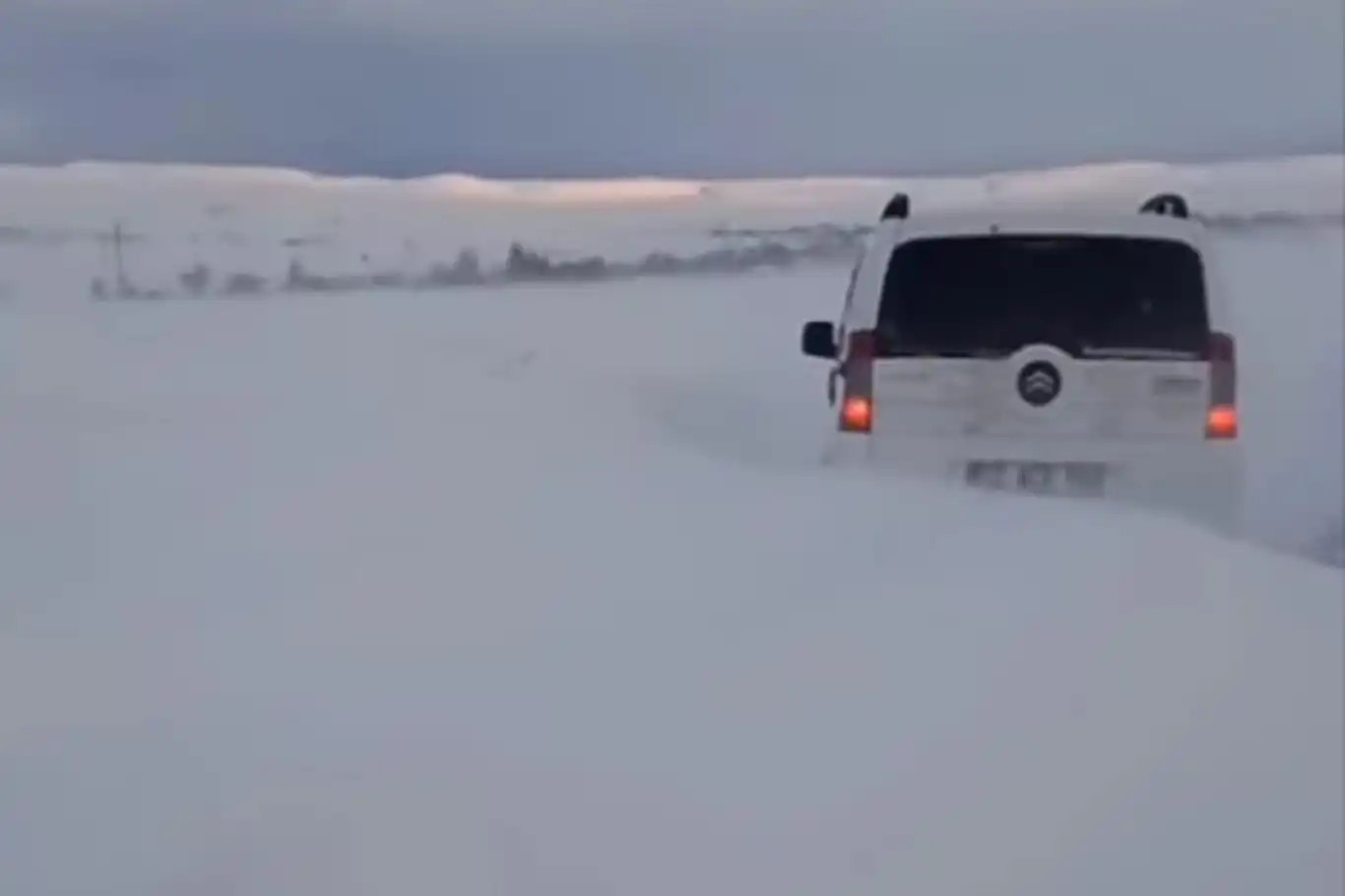 Nisan ayında kış geri döndü: Doğu’da 317 yol ulaşıma kapandı