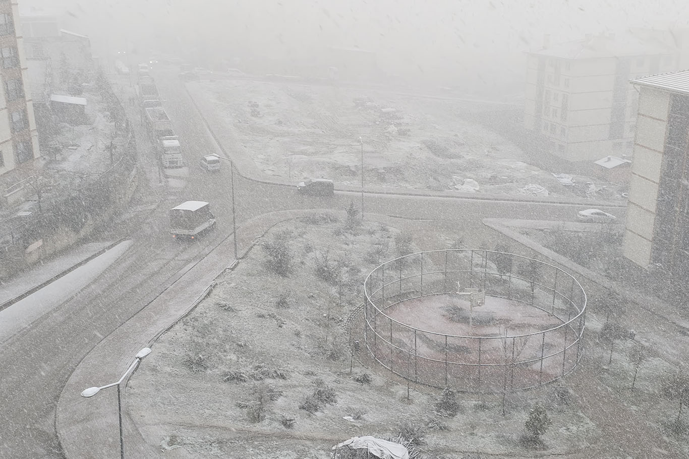 Piştî barîna berfê li Şirnexê, bajar spî bûye