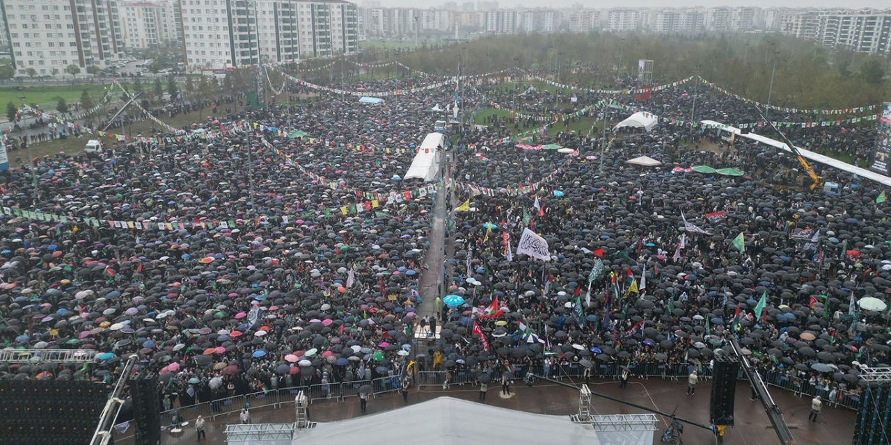 "Vahdet ve Kurtuluş Önderi Hazreti Muhammed" temalı Mevlid-i Nebi mitingi, önemli mesajlarla son buldu