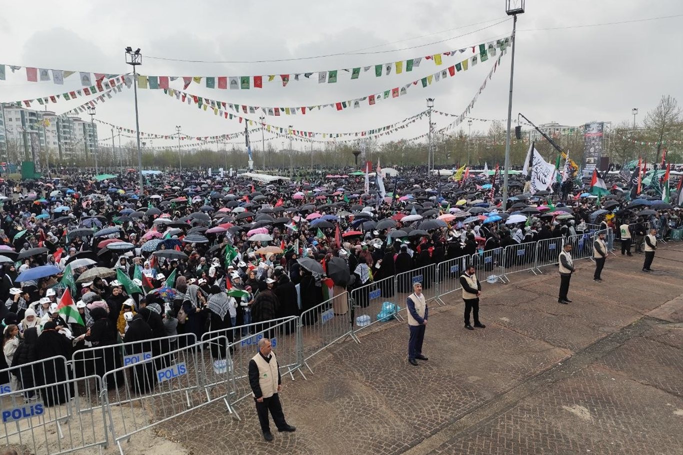Mîtînga Mewlûda Nebî li Dîyarbekirê bi beşdariyeke mezin dest pê kir