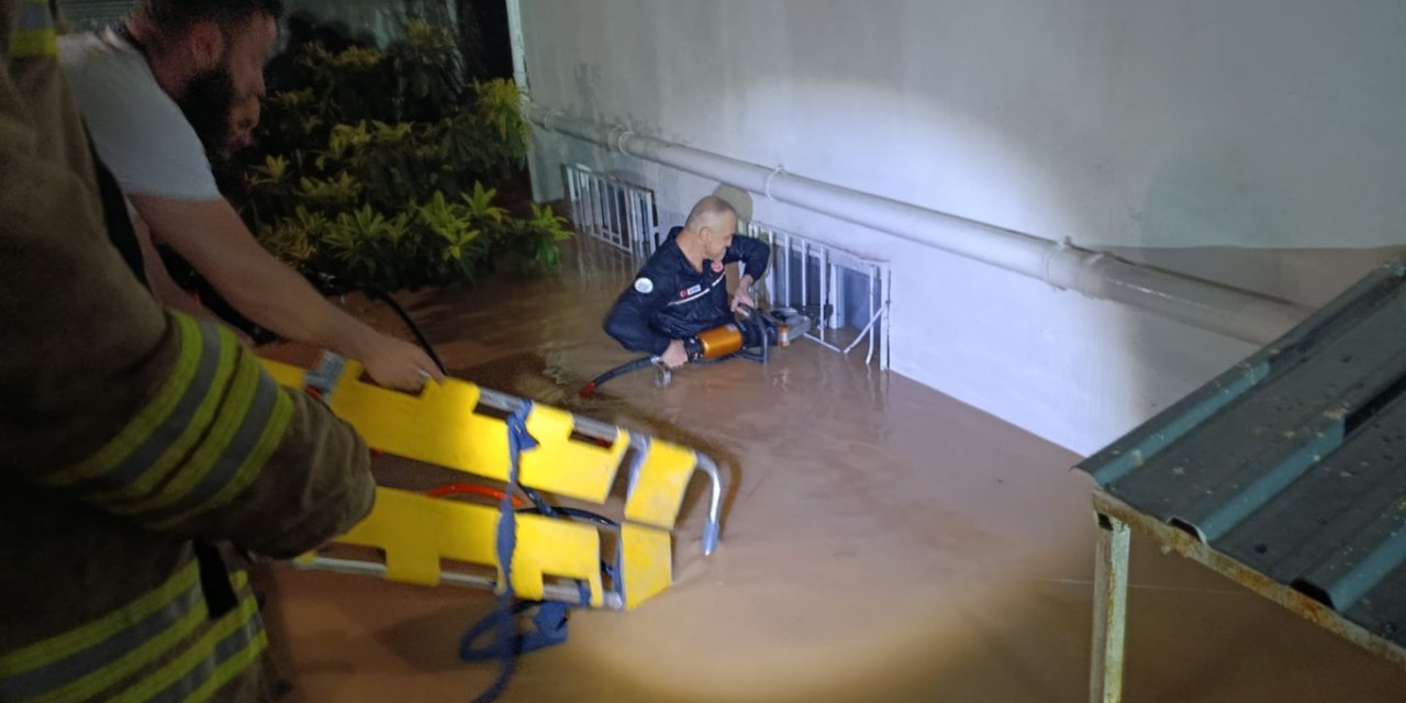 Mardin’de sağanak sele dönüştü: Evler su altında kaldı, mahsur kalanlar kurtarıldı