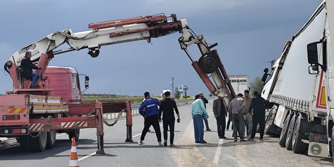 Çınar-Bismil yolunda TIR şarampole yuvarlandı