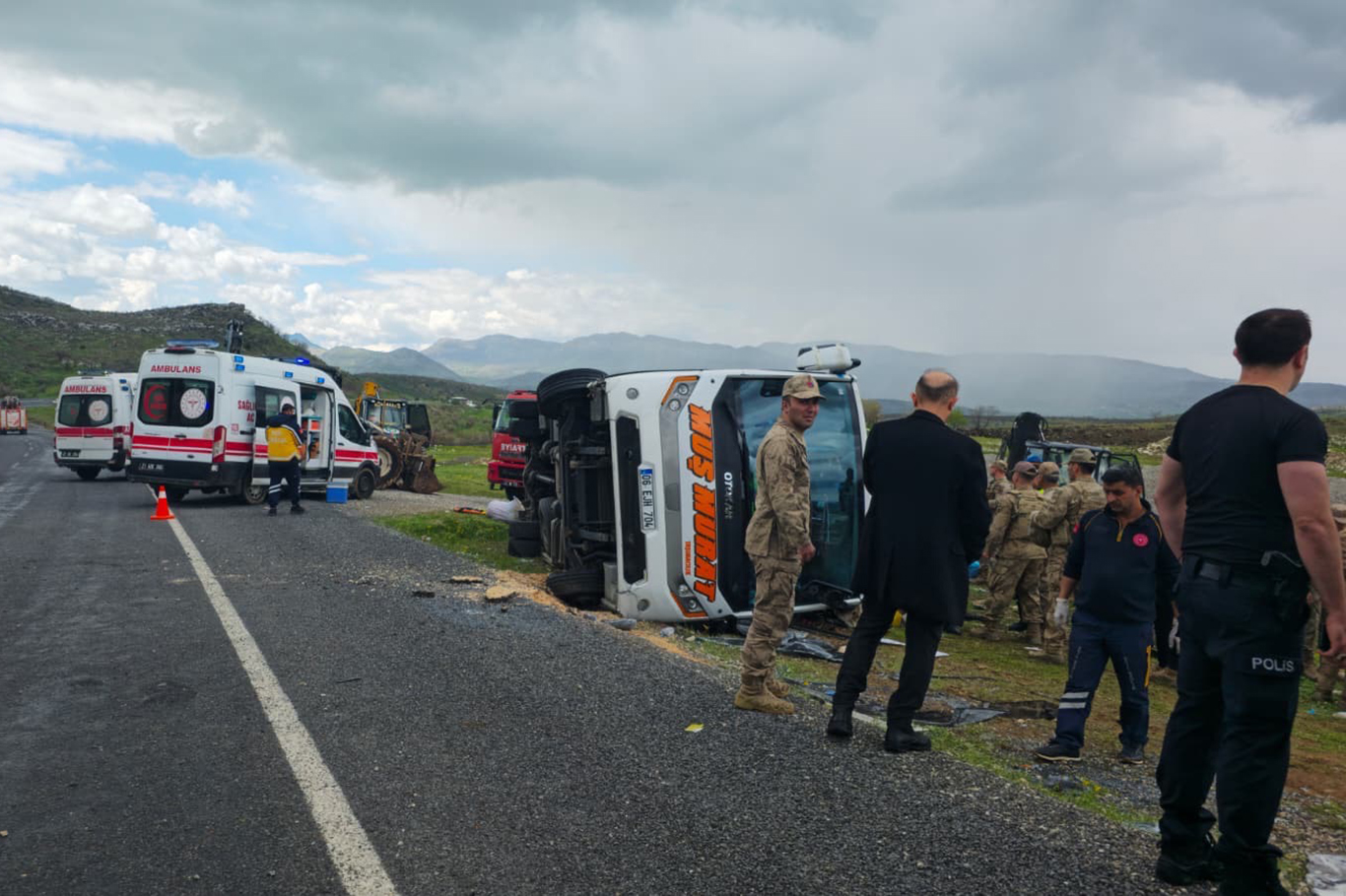 Li Licê mînîbû-us qeza kir: 1 mirî, 12 birîndar
