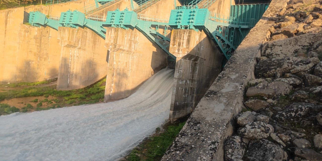 Çınar Göksu Barajı'nda su tahliyesine başlandı