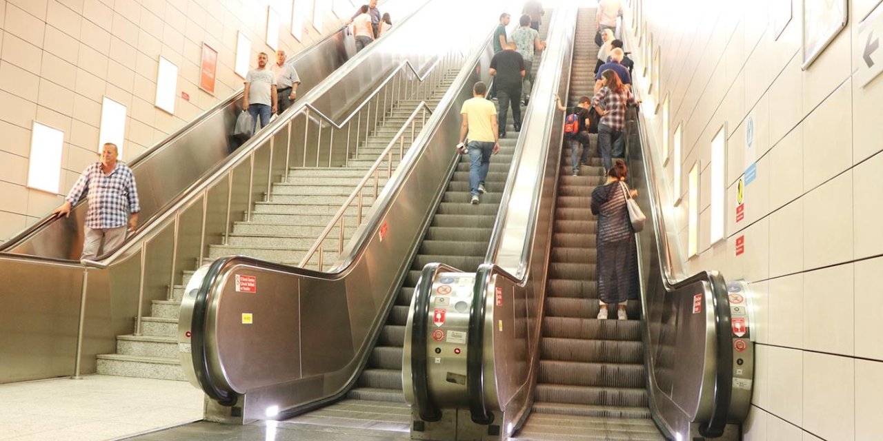 Mardin’in Kızıltepe'de alışveriş merkezinde yürüyen merdiven kazası: Çocuğun parmağı koptu