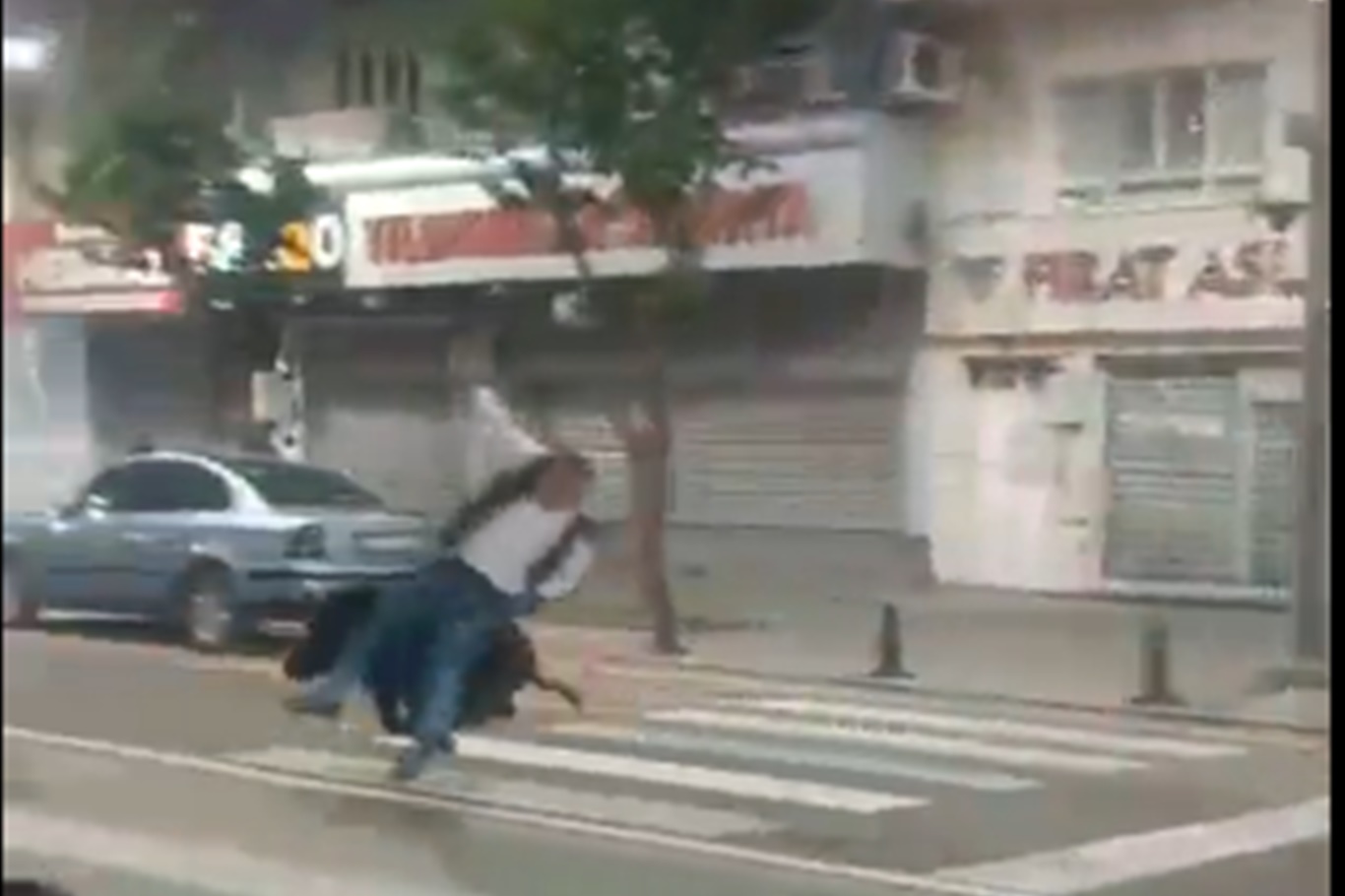 Batman'da yaban domuzu şehir merkezine indi: Bir kişi yaralandı