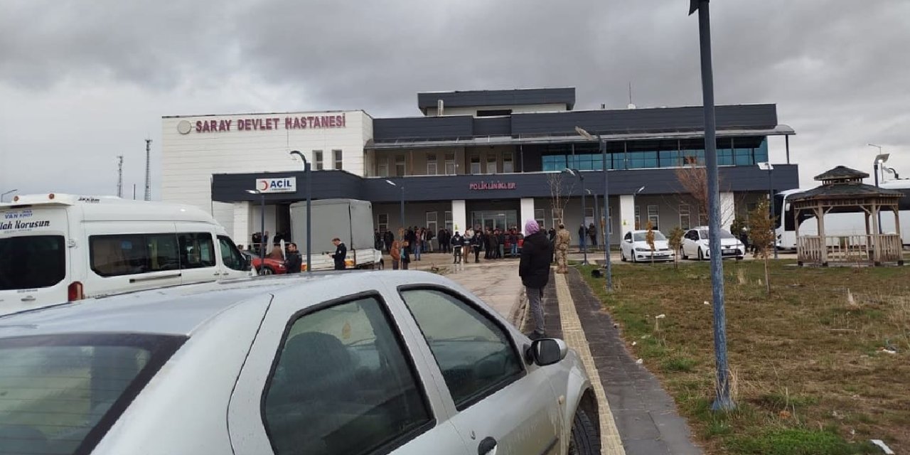 Van'ın Saray ilçesine bağlı Kazım Paşa Mahallesi'nde sokak köpeklerinin saldırısında 5 yaşındaki çocuk hayatını kaybetti