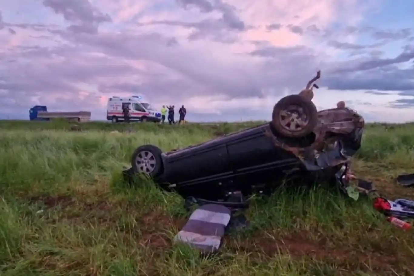 Li Dîyarbekirê wesayît ji rê derket û kete zevîyê: 7 jê zarok 11 kes birîndar bûn