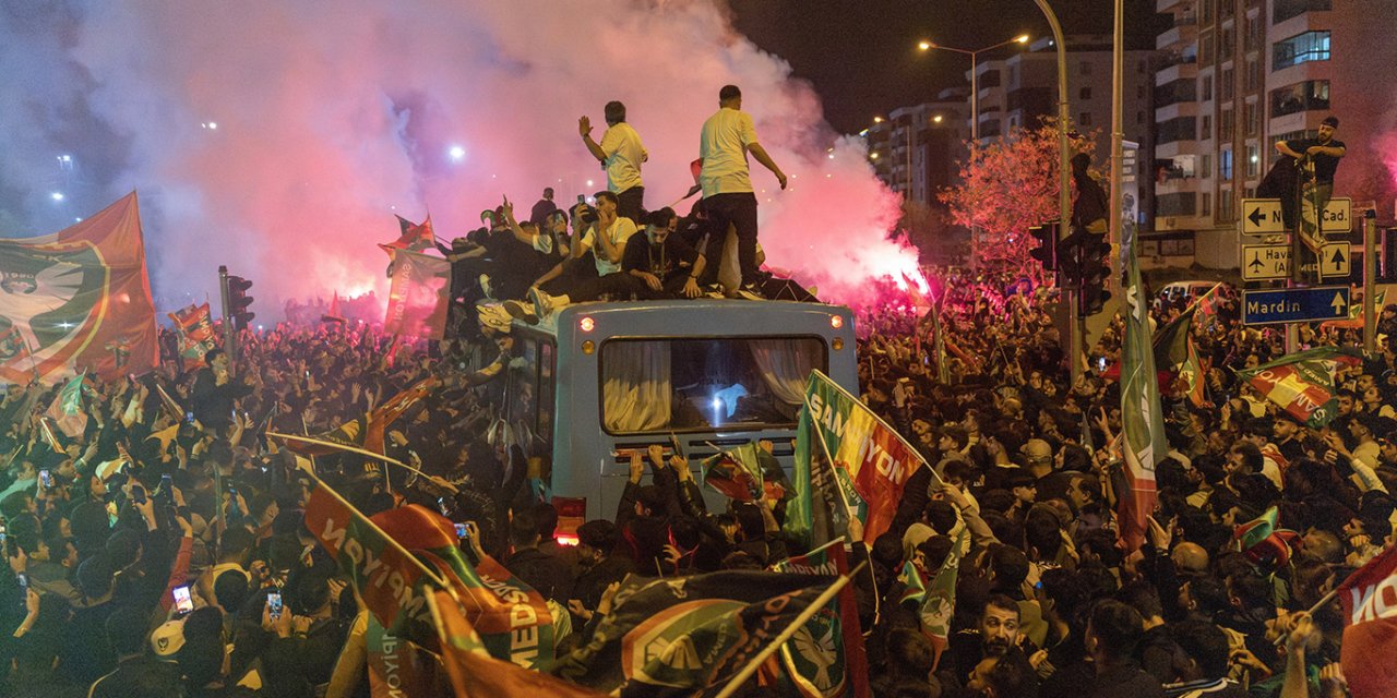 Diyarbakır'da Amedspor kutlamalarında 11 kişi yaralandı, 10 şüpheli gözaltına alındı