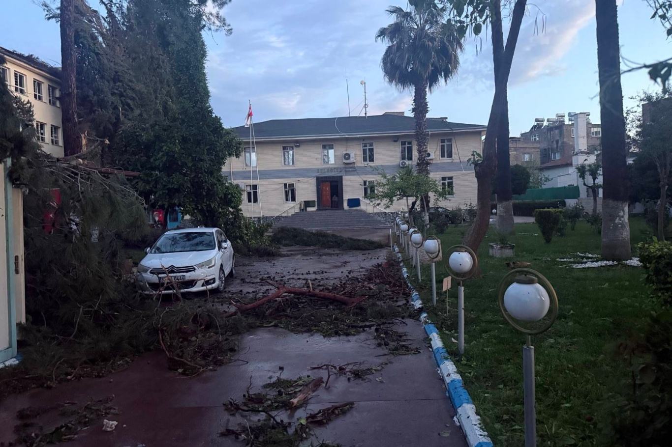 Bahoz û barana dijwar li Rihayê tesîrdar bû