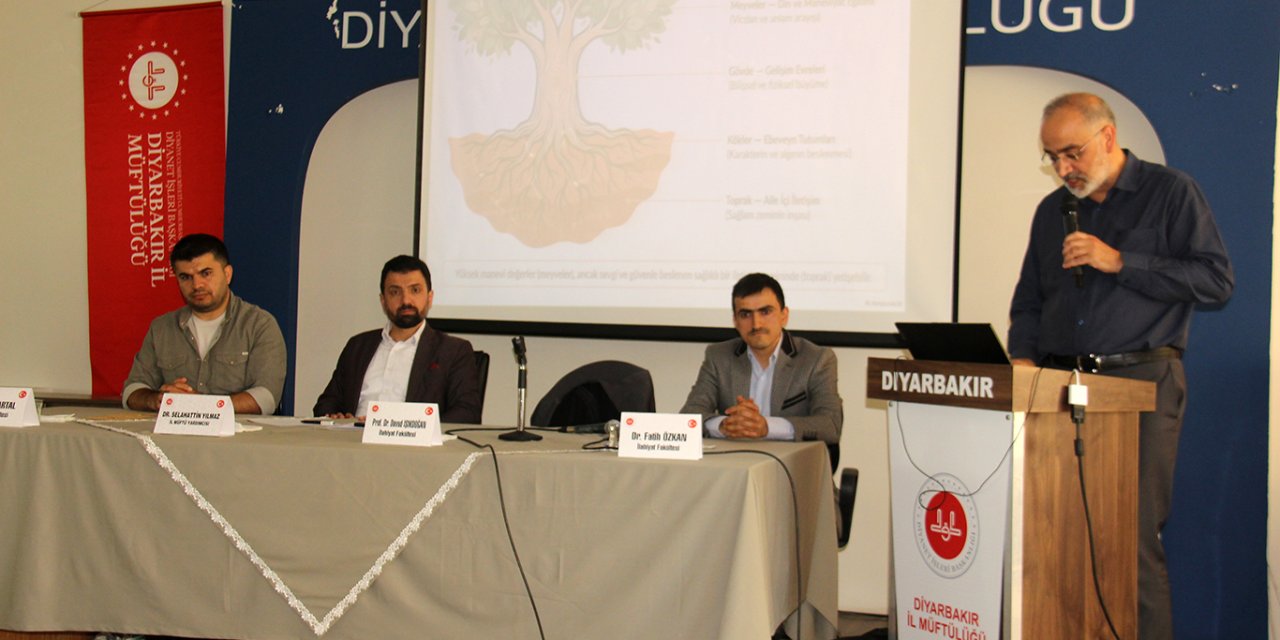 Diyarbakır’da "Eğitim ve Maneviyat" Paneli Gerçekleştirildi