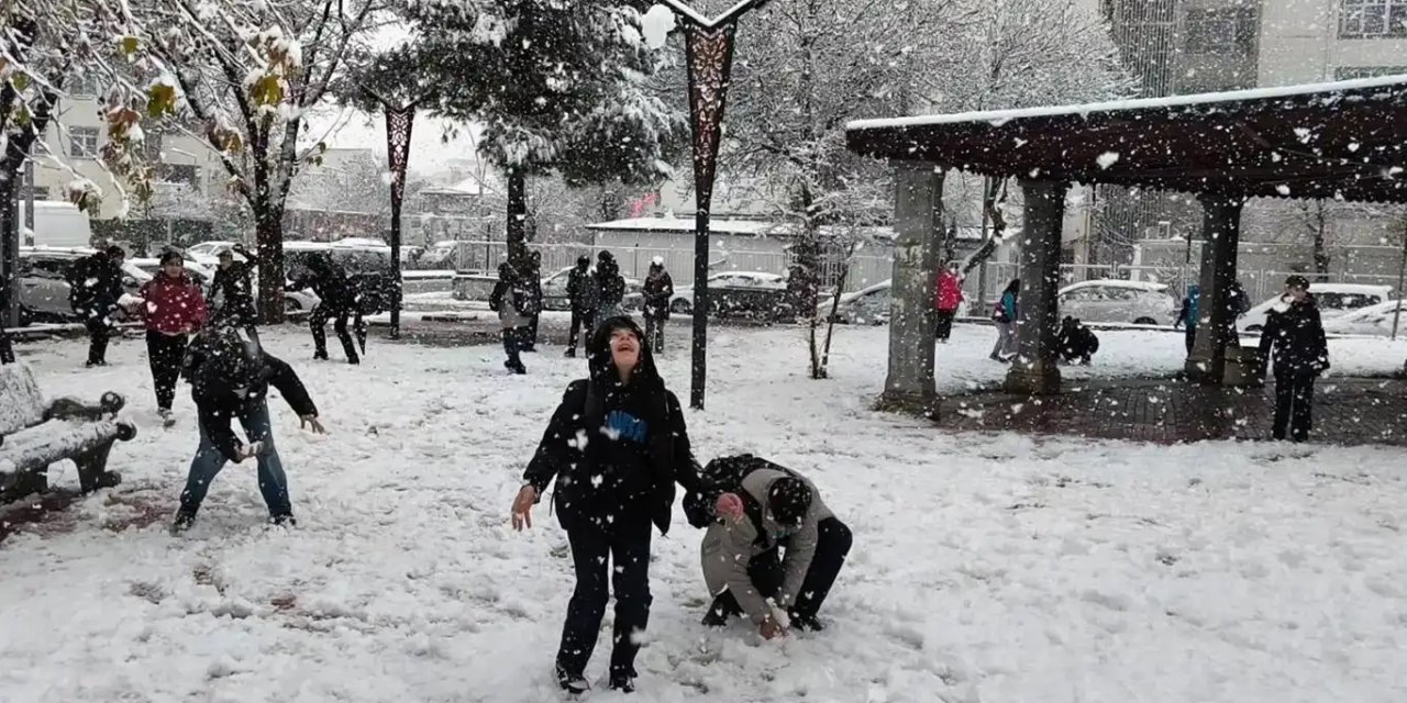 Erzurum’da Mayıs ortasında kar sürprizi yaşandı