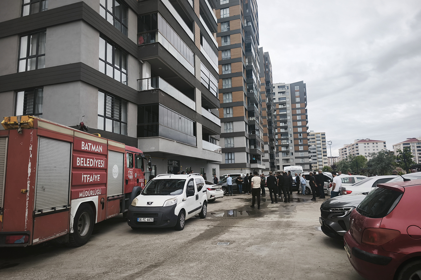 Batman'da mahsur kalan kadın ve çocuğu çıkaran adam, asansör boşluğuna düşüp hayatını kaybetti