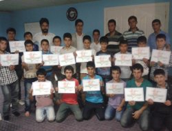 Seminere katılım gösteren öğrencilere belge