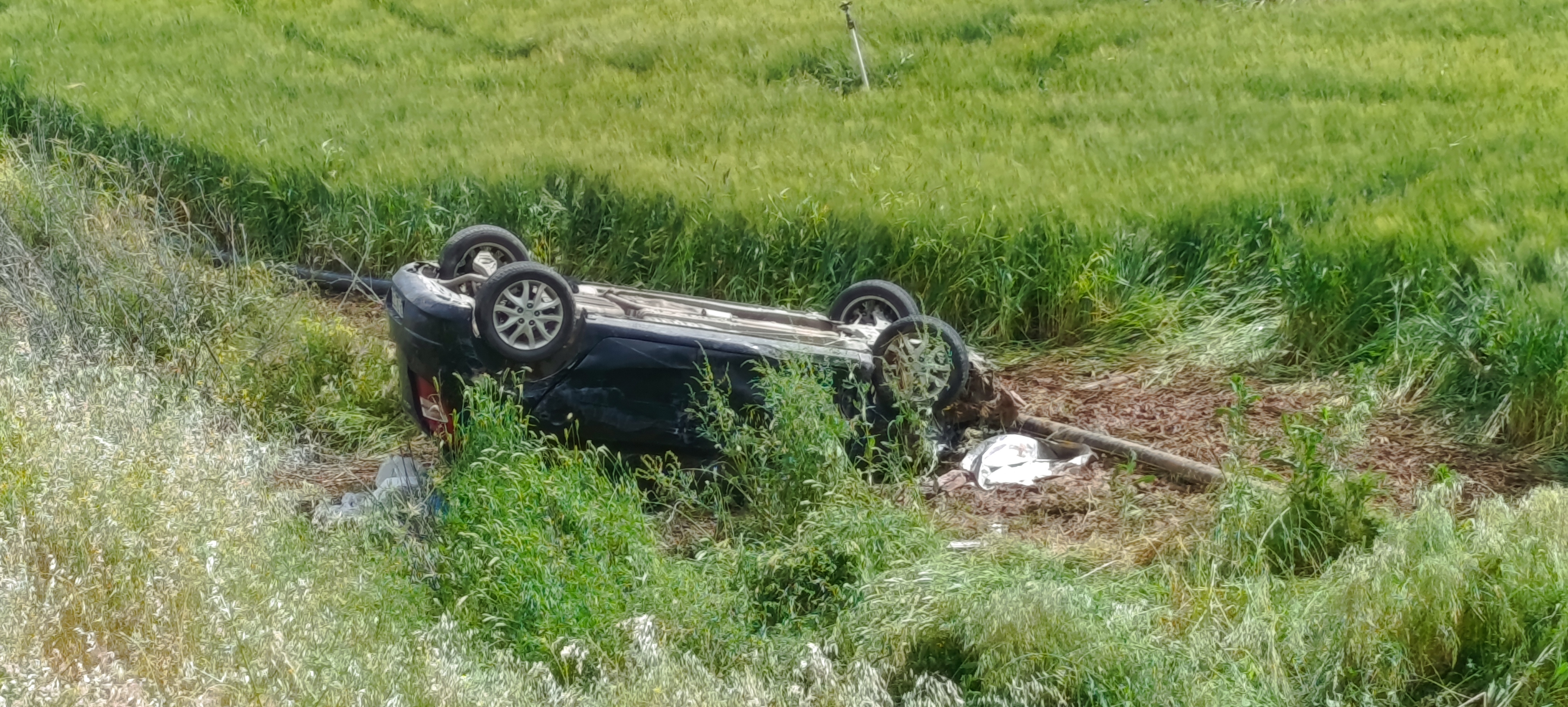 Li Çinarê otomobîlekê teqle avêt: 1 mirî, 4 birîndar ku rewşa yekî giran e