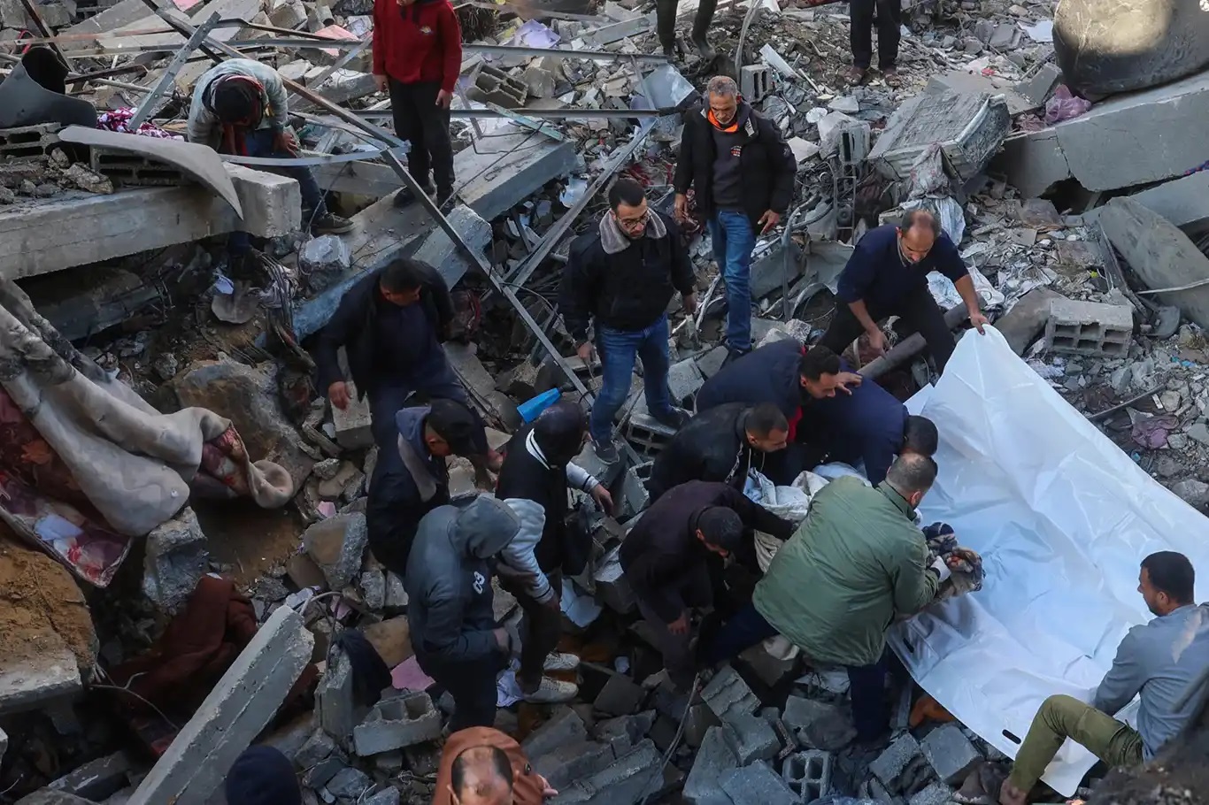 Siyonist rejimin Gazze'ye yönelik saldırılarında can kaybı 72 bin 938'e yükseldi