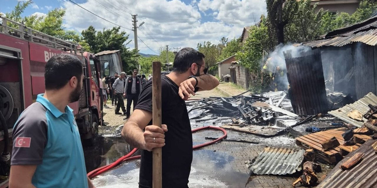 Bingöl’de ev yangını: Dumandan etkilenen 2 kişi hastaneye kaldırıldı