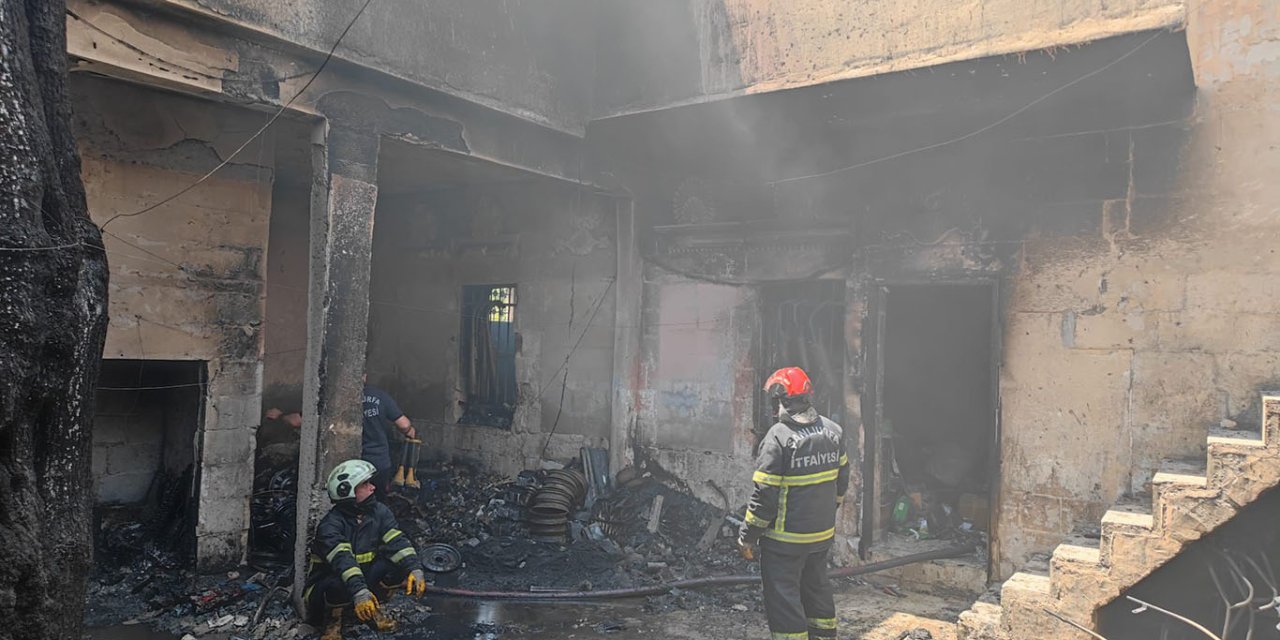 Şanlıurfa Haliliye Kamberiye Mahallesi Seyfettin Sucu Sokak'ta motosiklet deposunda yangın