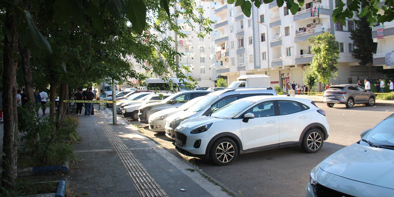 Diyarbakır Kayapınar Peyas Mahallesi 477. sokakta silahlı kavga: 2'si ağır 3 yaralı