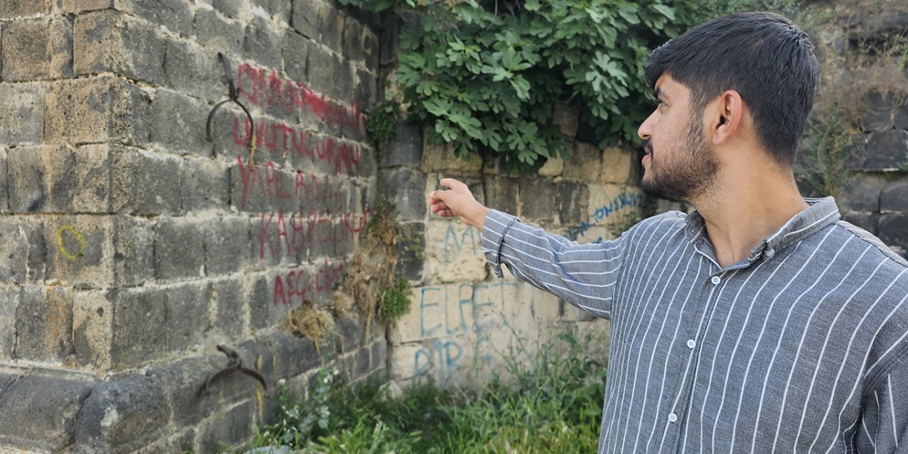 Binlerce yıllık Cizre surlarına sprey boyalı saldırı