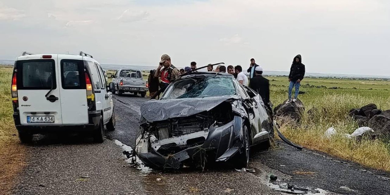 Li navçeya Çinara Dîyarbekirê wesayît teqle avêt: 3 mirî, 3 