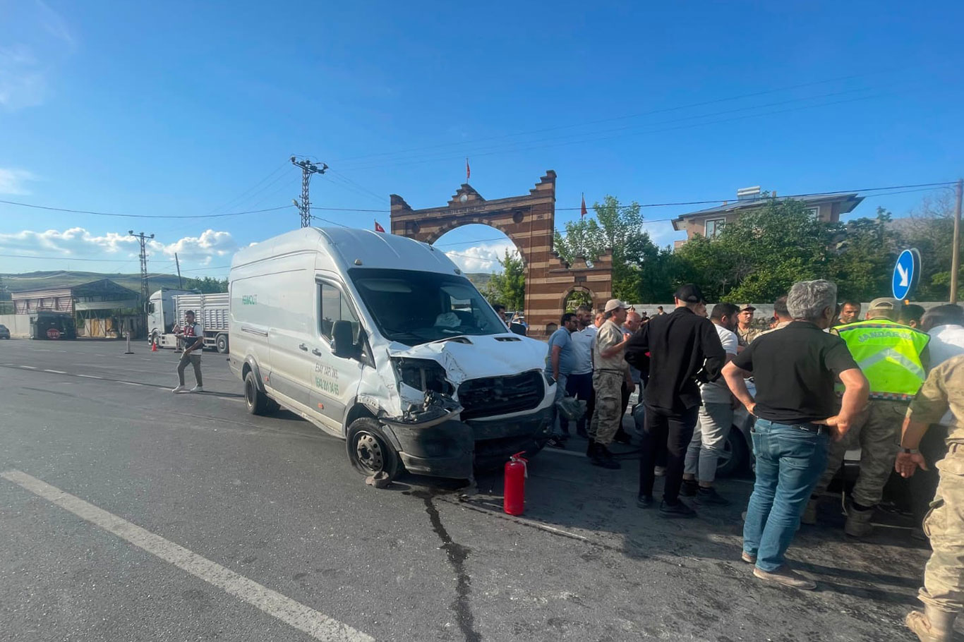 Li Wanê mînîbûsek û wesayîtek li hev qelibîn: 5 birîndar