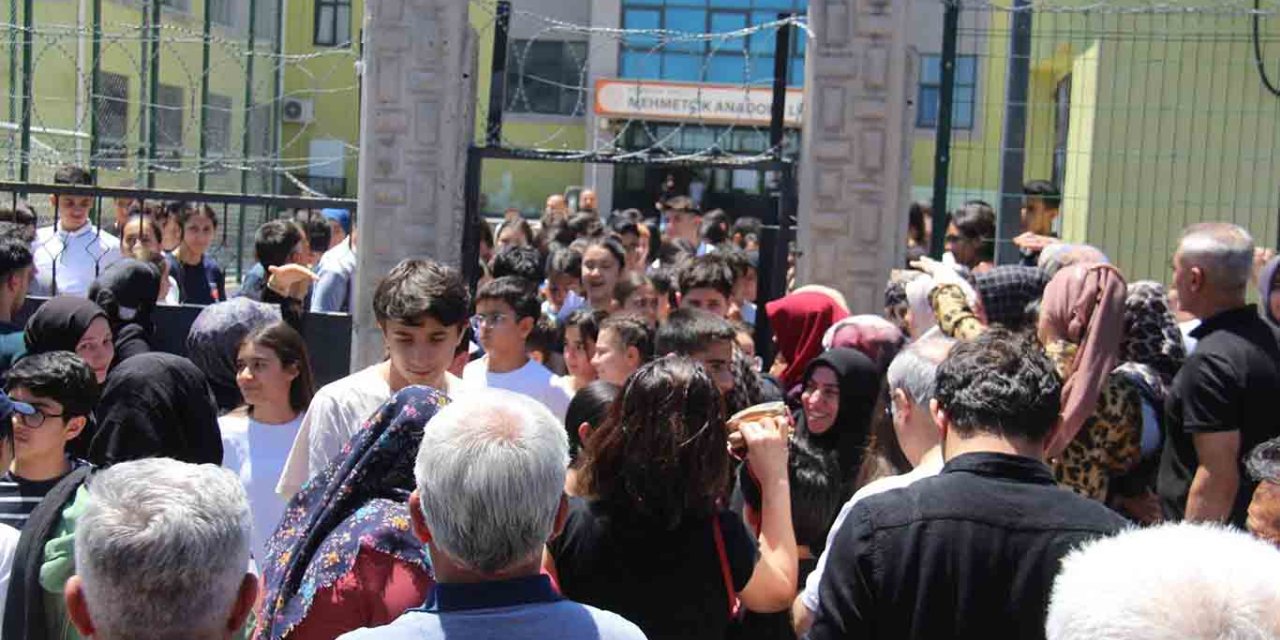 LGS sona erdi: 1 milyondan fazla öğrenci ter döktü