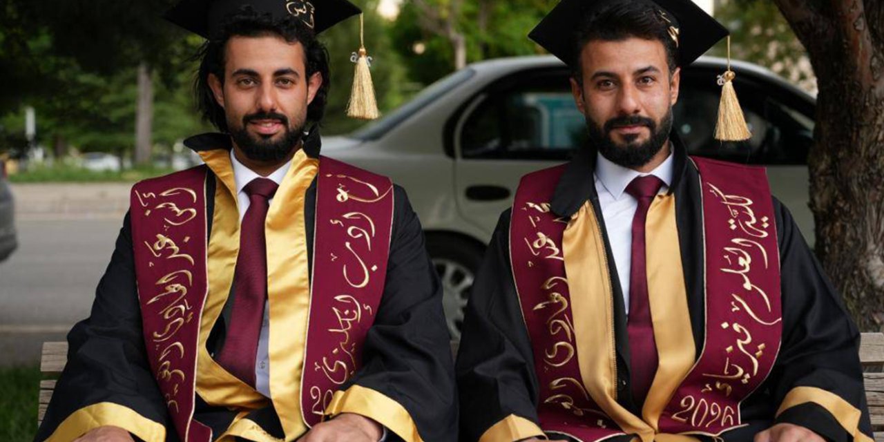 Suriyeli kardeşler üniversiteden birincilikle mezun oldular