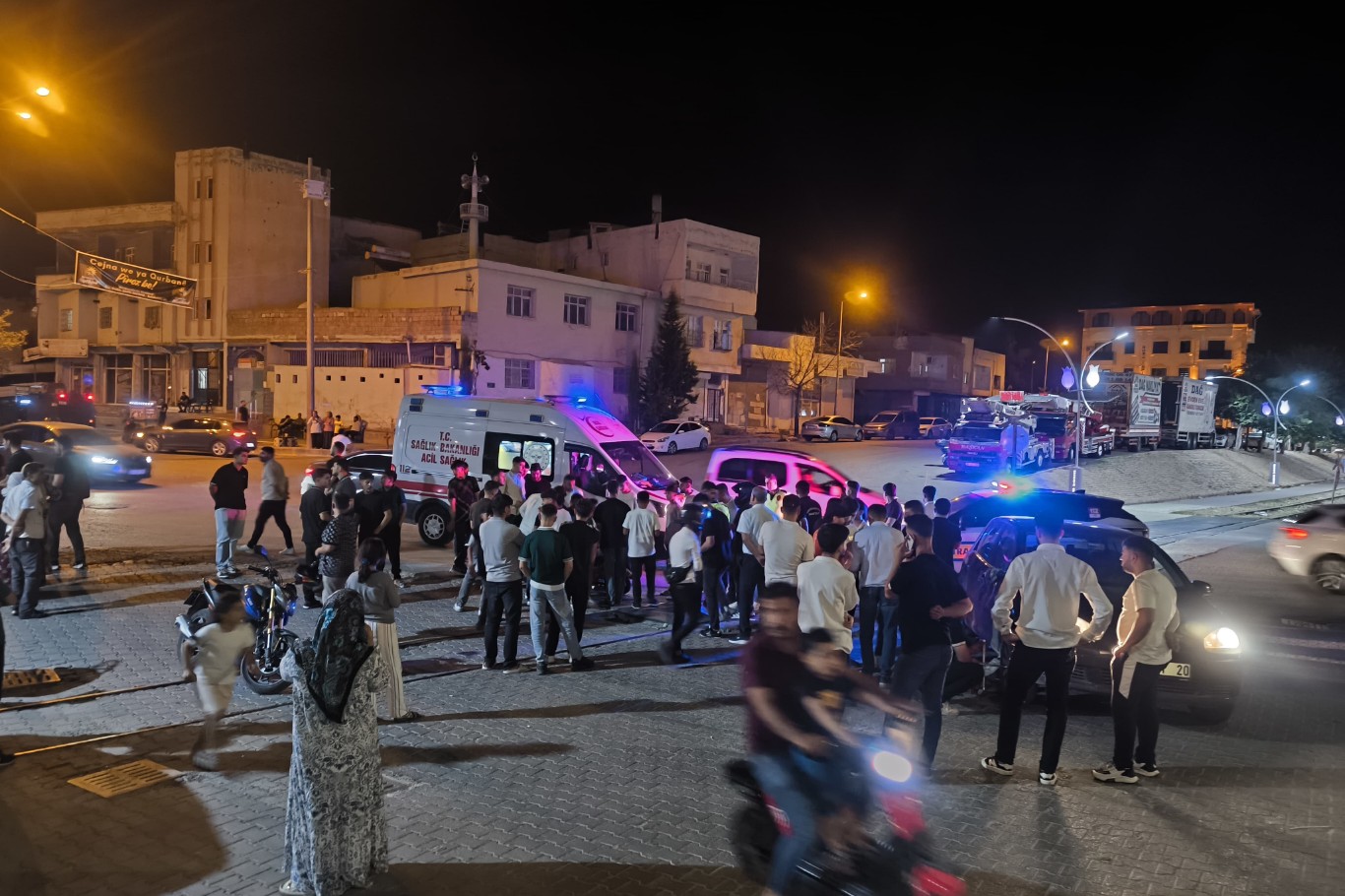 Mardin'in Nusaybin ilçesinde otomobil ile motosiklet çarpıştı: 2 ağır yaralı