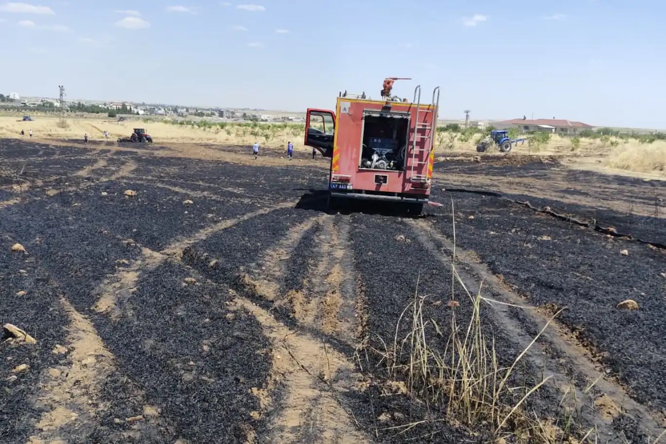 Li navçeya Qosera Mêrdînê 40 donim erdê çandiniyê şewitî