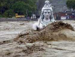 Hindistan'da muson yağmurlarında 182 kişi öldü