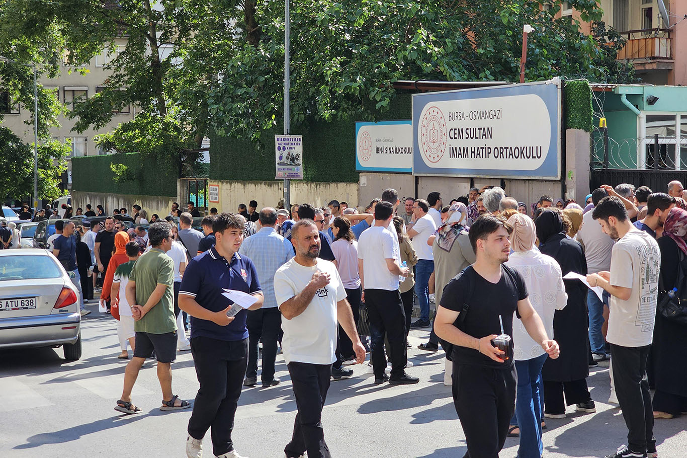 YKS maratonu başladı: 2,4 milyon aday üniversite için ter döküyor