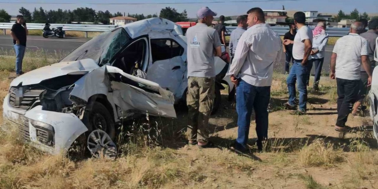 YKS için yola çıkan otomobil tırla çarpıştı: Bir ölü, bir yaralı