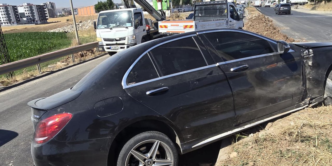 Batman'da otomobil ile açık kasa minibüs çarpıştı