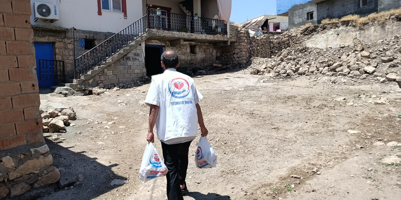 Yetimler Vakfı Çınar Temsilciliğinden 61 yetim aileye kırmızı et yardımı
