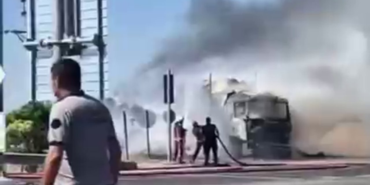Malatya'da saman yüklü tır bir anda alevlerin içinde kaldı