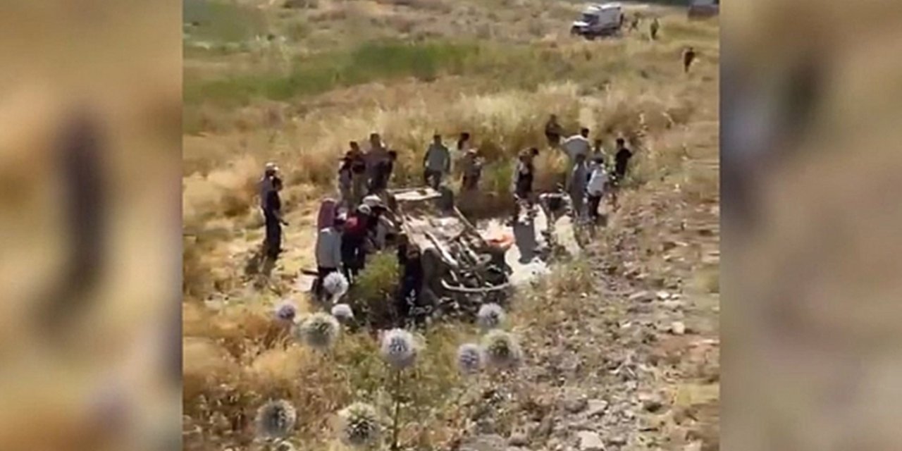 Şanlıurfa'da otomobil şarampole yuvarlandı: 1 ölü, 4 yaralı