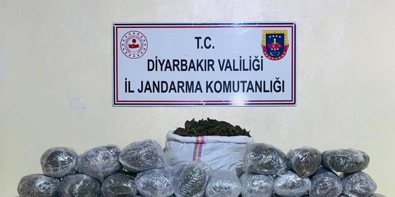 Diyarbakır'da yaklaşık 55 kilo esrar ve metamfetamin ele geçirildi