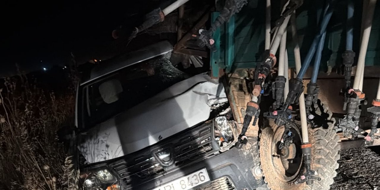 Çınar'da otomobil traktöre çarptı 1 yaralı