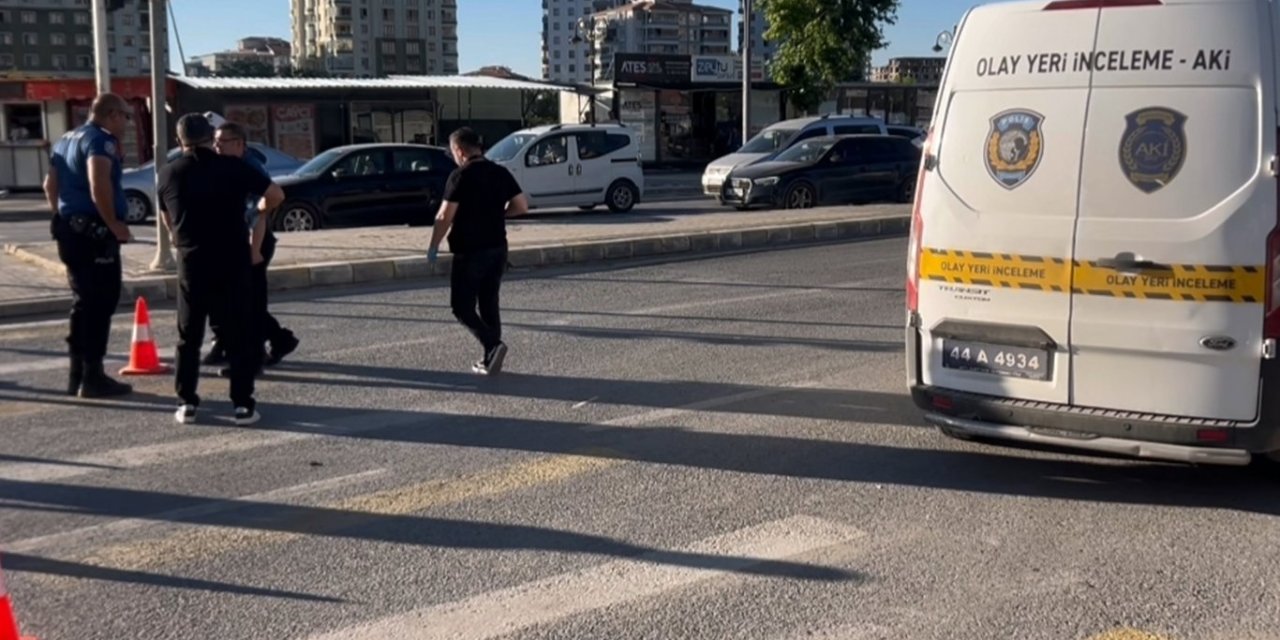 Yaya geçidinde otomobilin çarptığı kadın hayatını kaybetti