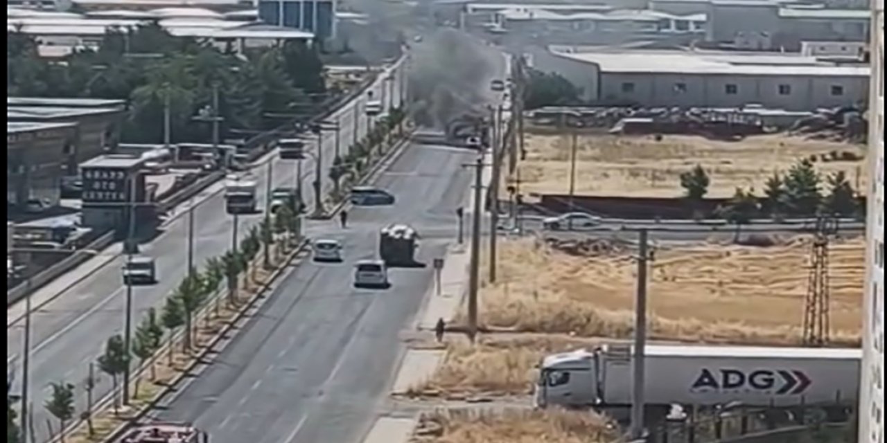 Diyarbakır'da seyir halindeki otomobil alevlere teslim oldu