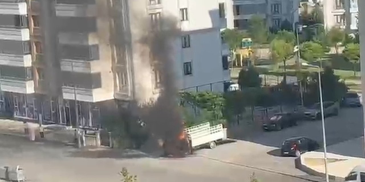 Elazığ'da park halindeki pikapta çıkan yangın hasara yol açtı