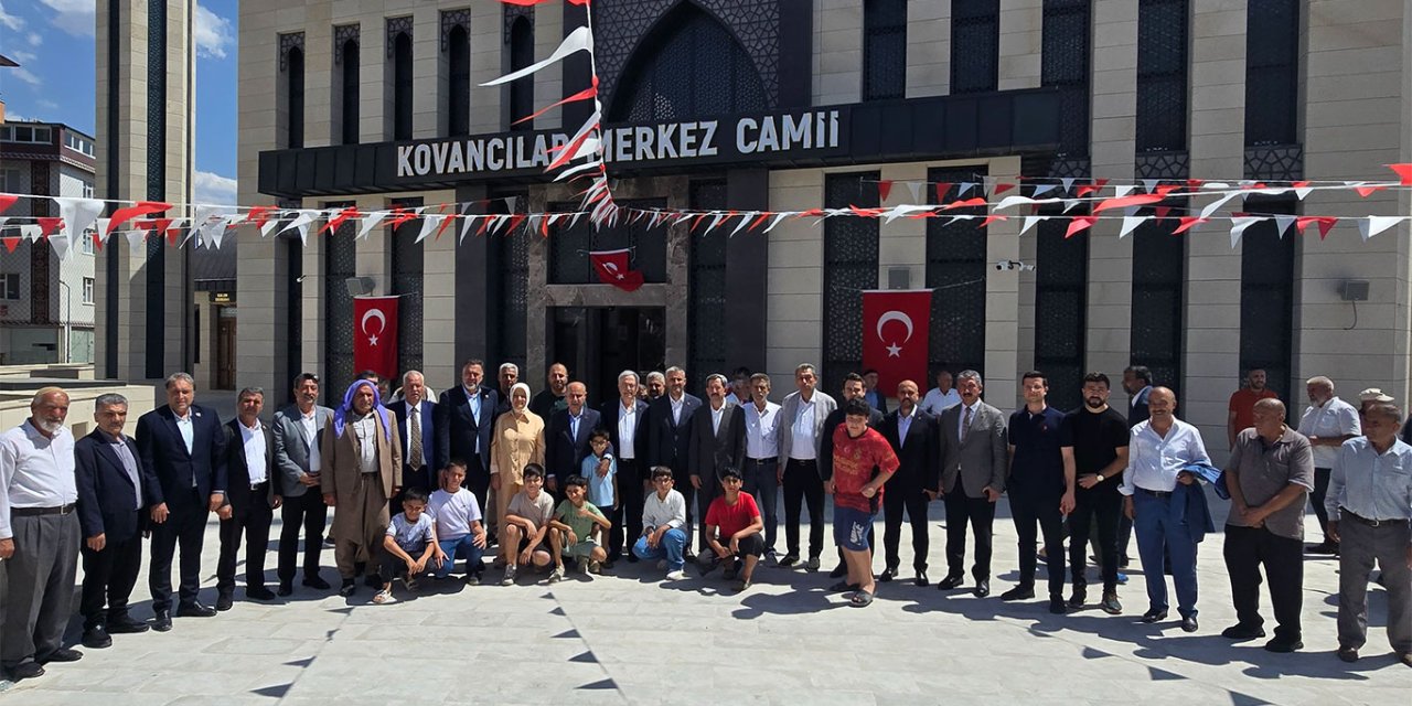 Kovancılar'ın yeni kalbi Merkez Camii dualarla hizmete açıldı