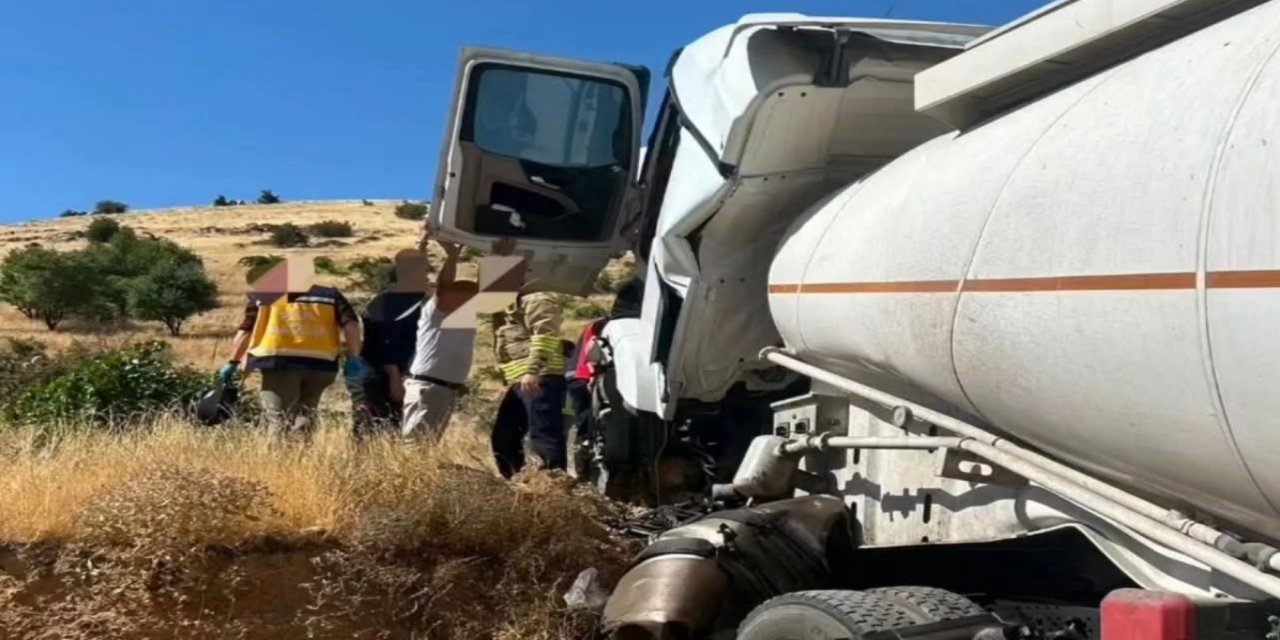 Mardin’de kontrolden çıkan tanker yoldan çıkarak kaza yaptı